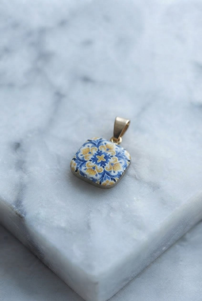 Charm maiolica